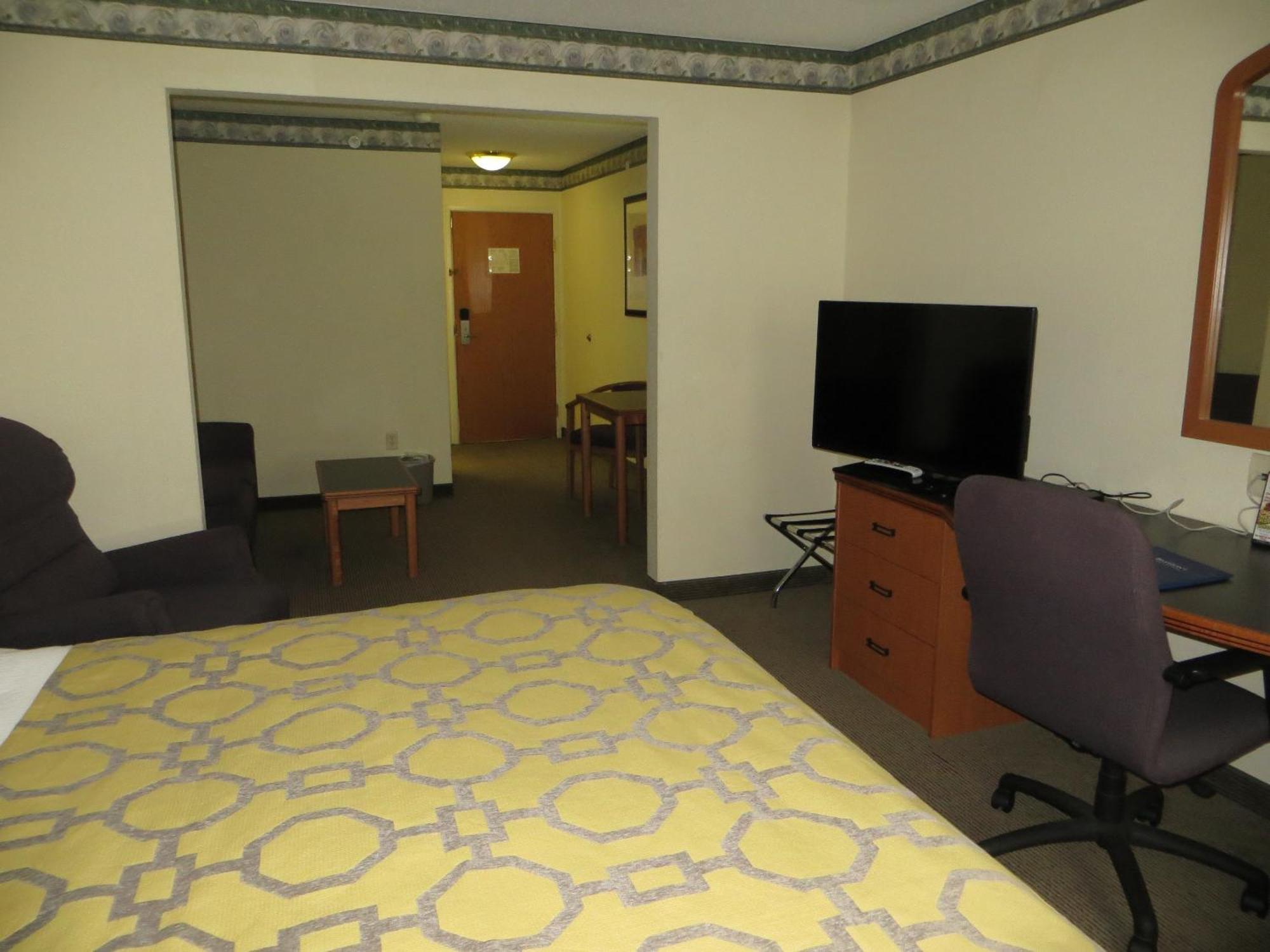 Baymont By Wyndham Fort Wayne Phòng bức ảnh